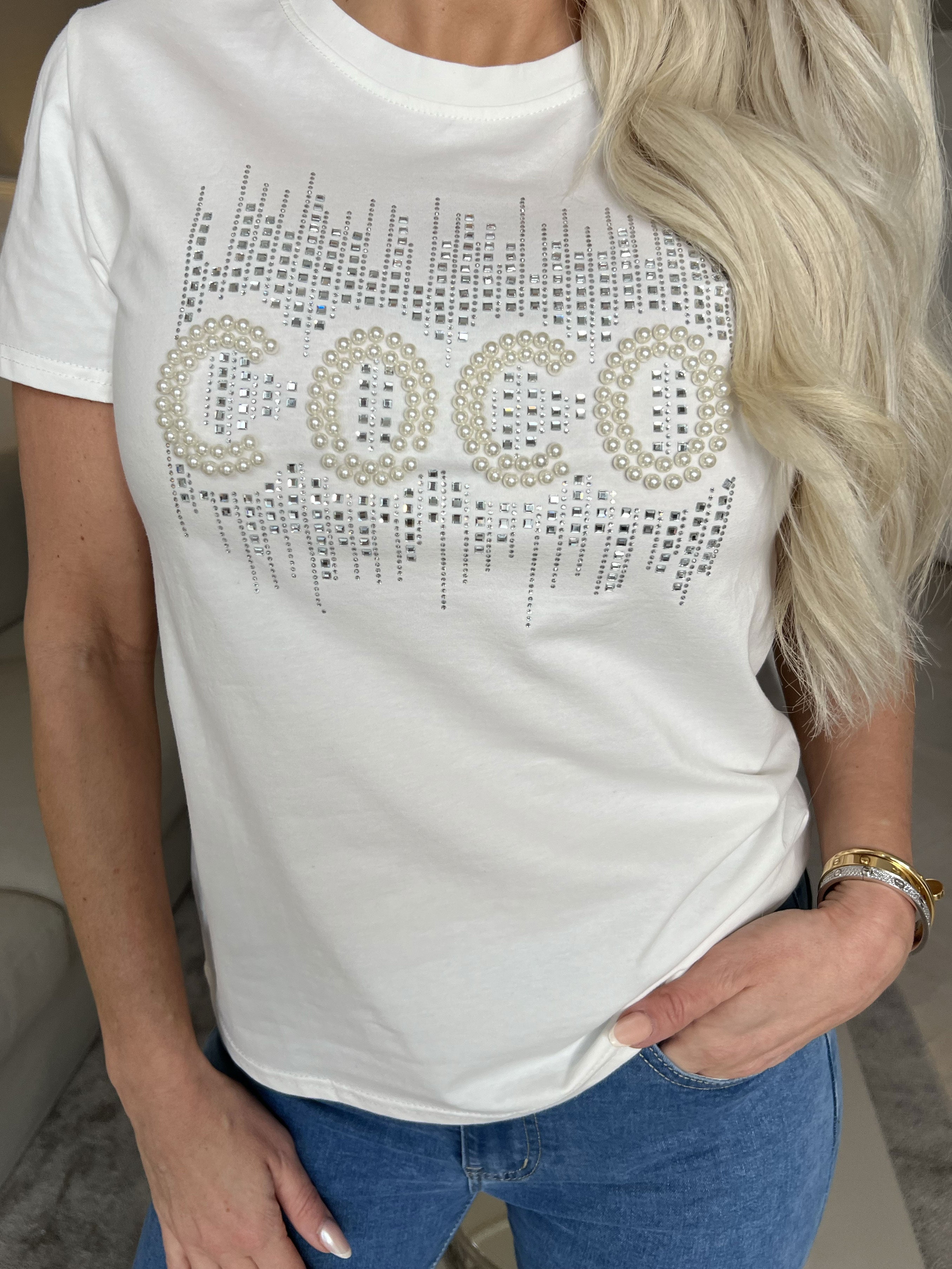 Coco - T-shirt med pärlor och mockakant på bröstet